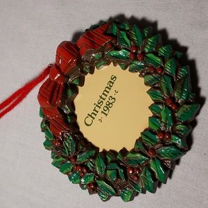 Vintage 1983 Avon Wreath Ornament Insert Your Picture Hanging Ornament
